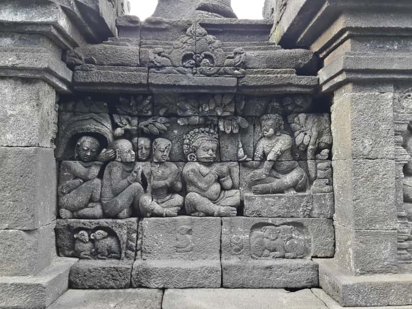 All-inclusive Borobudur Temple Tour with Sunrise Option - Your free hour at Borobudur: photos with breathing room