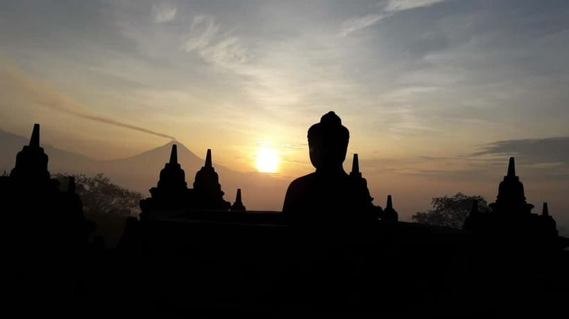 All-inclusive Borobudur Temple Tour with Sunrise Option - Shared guide pros and one possible drawback