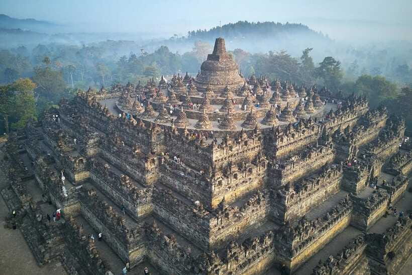 Borobudur and Prambanan Temple Shared or Private Tour - Guide quality: why it can make or break the day