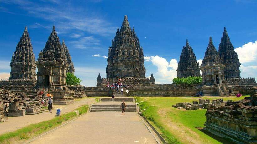 Borobudur and Prambanan Temple Shared or Private Tour - Shared vs private: choosing what fits your pace