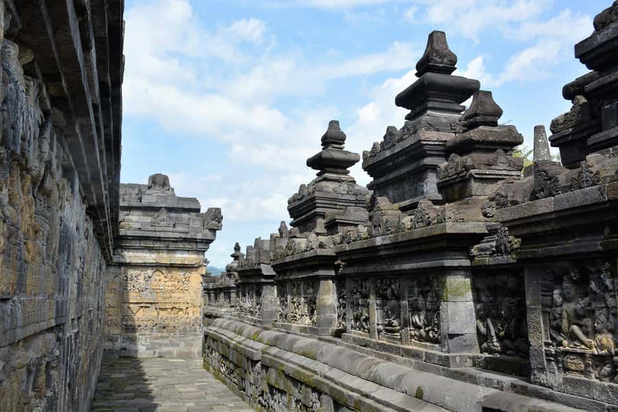 Borobudur Climb Top, Prambanan with Guide, Ticket Include - The Guides and Drivers: The Difference Between a Trip and an Experience