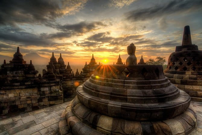 Borobudur Climb Up and Selogriyo Temple Rice Terraces Trekking - The trekking: walking time that you can control