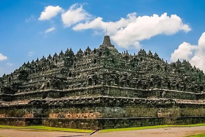 Borobudur Climb Up and Selogriyo Temple Rice Terraces Trekking - Pickup, vehicle comfort, and the timing that keeps the day sane