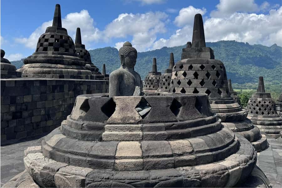 Borobudur Climb-up & Prambanan Day Tour with Lunch & Tickets - Prambanan: direct access to a Hindu masterpiece