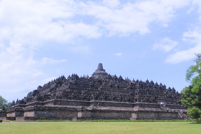 Borobudur & Prambanan Private Tour with Climb-Up Access Included - Sewu Temple’s free stop: ruins, space, and an easy winding-down hour