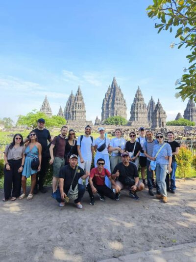 Borobudur &Prambanan Temple Tour Guaranteed Climb to the top - Guaranteed access to the upper structure: what that promise means in real life