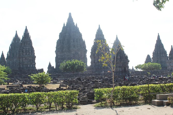 Borobudur Sunrise and Temples Tour from Yogyakarta - Merapi Volcano by jeep: photo stops at the volcano’s foot