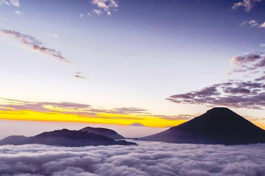 From Yogyakarta: 12-Hour Guided Dieng Plateau Sunrise Trip - Sikunir Hill at dawn: up to eight volcanoes, plus the waiting game