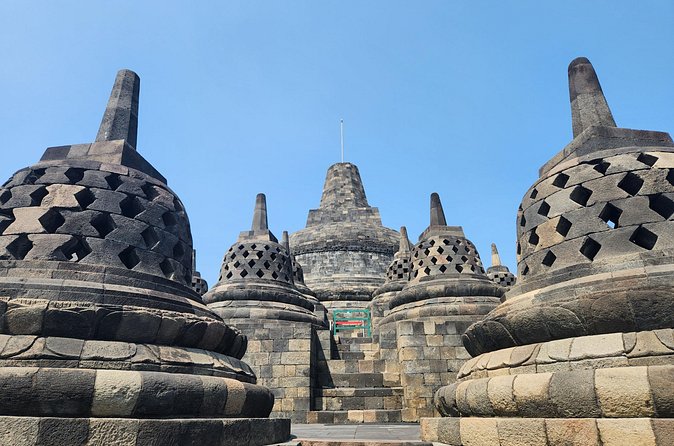From Yogyakarta: Borobudur, Bromo and Ijen Tour 3-Day with Train - Day 3: 3 a.m. Bromo sunrise by jeep, then crater views and train to Banyuwangi