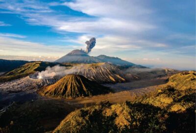From Yogyakarta: Borobudur, Mount Bromo, and Ijen 4-Day Tour - Day 1 Setumbu Hill Sunrise and First Gates Into Borobudur