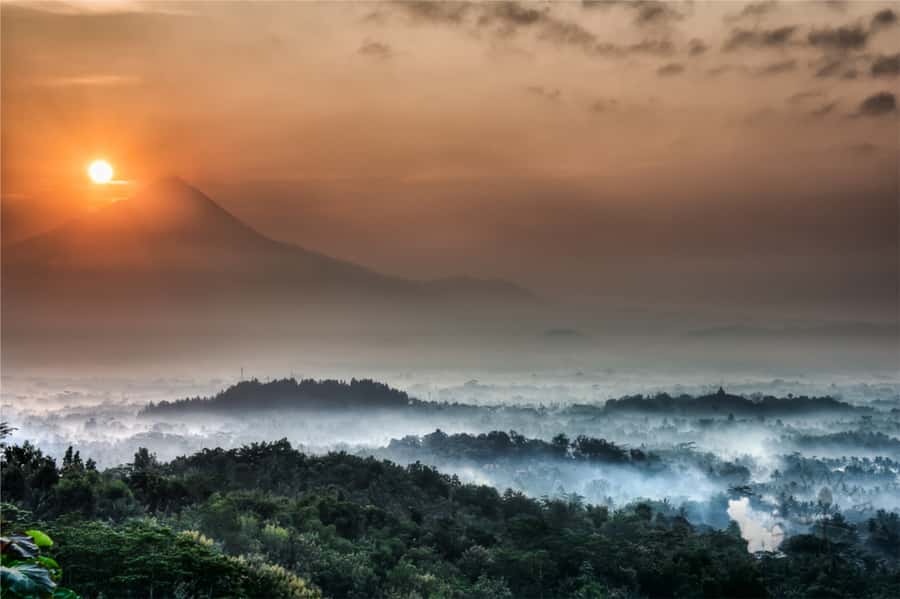 From Yogyakarta: Borobudur Sunrise Half Day Tour with Pickup - What the driver and guide add between sunrise and entry