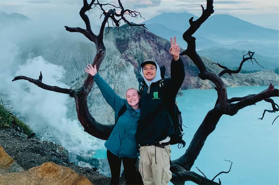 From Yogyakarta: Bromo, Ijen & Bali 3-Day Tour All Inclusive - Day 3 at Ijen: the night hike, the rim views, and the blue flame gamble