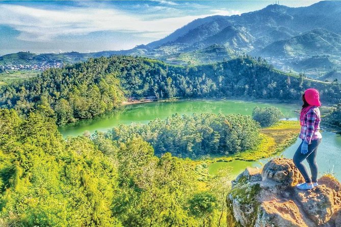 From Yogyakarta: Dieng Plateau Golden Sunrise Private Day Trip - The midnight drive and how the hike to Sikunir Hill works