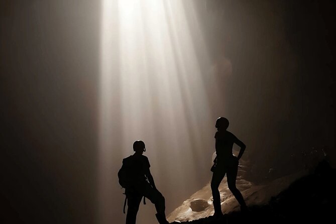 From Yogyakarta: Jomblang Cave with Hotel's Transfer 1 Day - The descent into Goa Jomblang: vertical ropes and the heavenly light moment