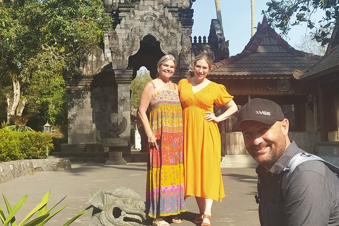 Half day Borobudur temple Climb Up Tour - Getting there: private vehicle comfort and what the schedule feels like