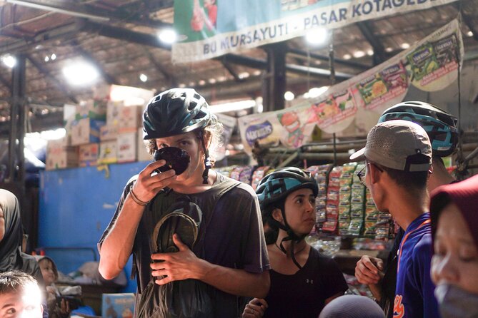 Kotagede Royal Route - Cycling Tour - Mataram Kingdom tombs: cultural visits with clothing and context