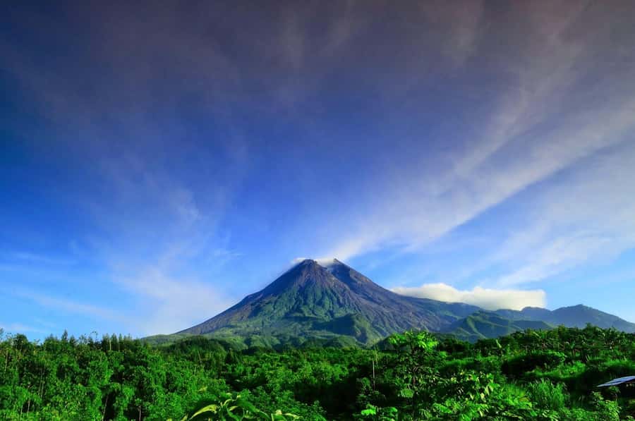 Merapi volcano sunrise with 4wd jeep and step on cold lava - Warm clothes matter more than you think