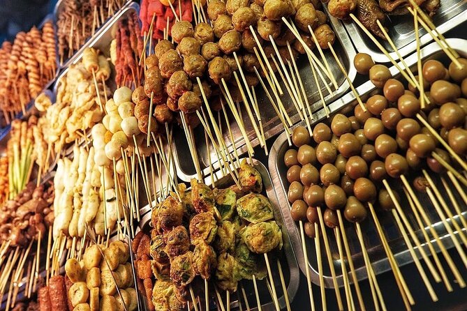Night Walking Tour-Malioboro street food with guide at Yogyakarta - Stop 4: Beringharjo Market Fruit and Spice Education