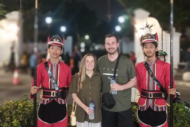 Night Walking Tour-Malioboro street food with guide at Yogyakarta - Stop 5: Titik Nol Kilometer and the 1 March 1949 Marker