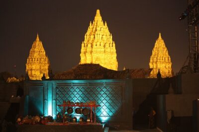 Prambanan Sunset and Ramayana Ballet with Dinner - Dinner near Prambanan: a practical, included break