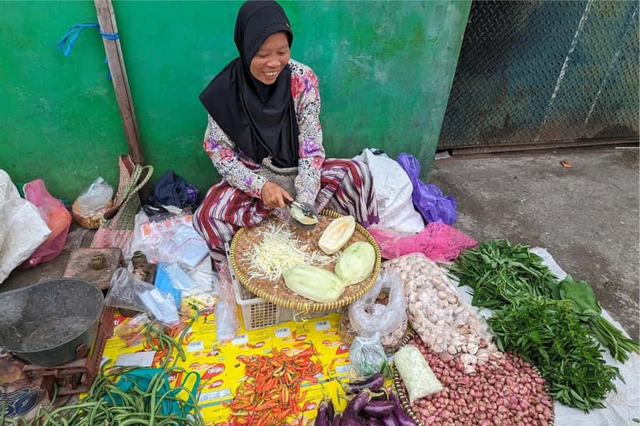 Yogyakarta: 3-hour Cooking Class with Market Tour - In the kitchen: hands-on cooking techniques, not a lecture