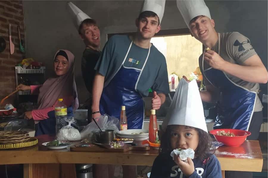 Yogyakarta: 3-hour Cooking Class with Market Tour - Instructor impact: why Desy/Desi and Herni get praised