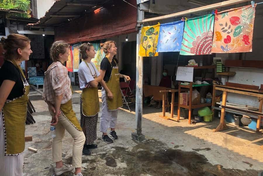 Yogyakarta: Batik Painting Workshop - Canting time: learning how wax becomes your pattern