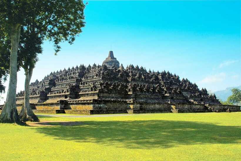Yogyakarta: Borobudur 5-hour Tour with Climb-up & Transfers - Timing tips: choosing a time slot that makes the experience easier