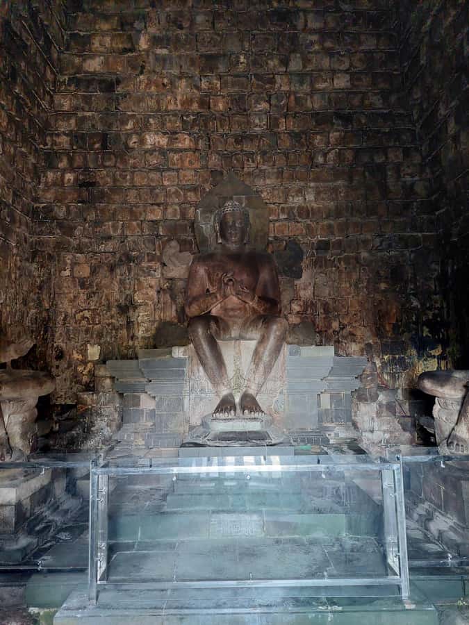 Yogyakarta: Borobudur and Prambanan Private Tour - Prambanan Temple: moving through rooms and meeting Brahma, Shiva, Wisnu