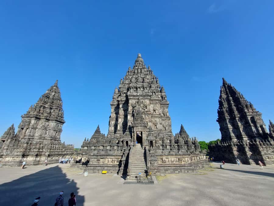Yogyakarta: Borobudur and Prambanan Private Tour - The guide setup: English host plus local temple experts