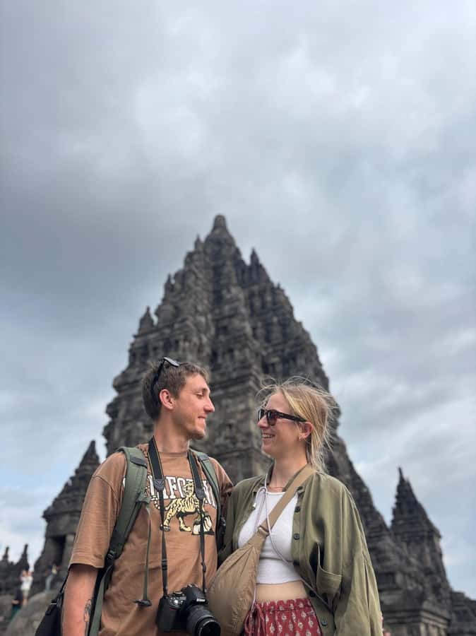 Yogyakarta: Borobudur and Prambanan with a private car - A private car day between Borobudur and Prambanan