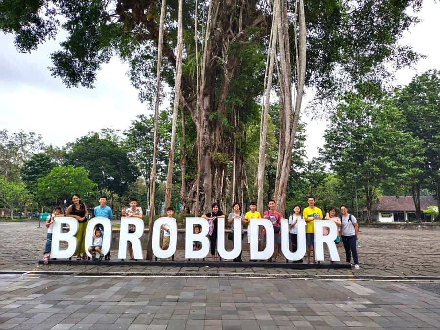 Yogyakarta: Borobudur Climb and Prambanan Shared Guided Tour - Monday rules and limited Borobudur tickets: the schedule realities you can’t ignore