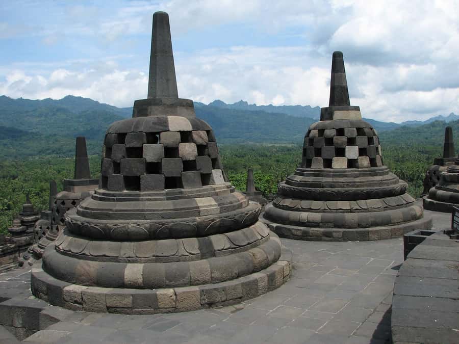 Yogyakarta: Borobudur Climb Top & Prambanan, Ticket Include - How the 8-hour private day flows from pickup to return