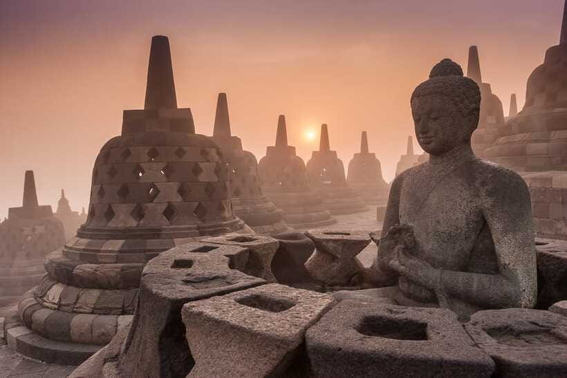 Yogyakarta: Borobudur climb up and Prambanan Temple Tour - Practical Tips to Keep the Day Comfortable