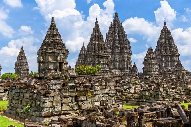 Yogyakarta: Borobudur Climb-up & Prambanan Day Trip All Inclusive - Prambanan: Hindu temples, huge scale, and the Trimurti idea