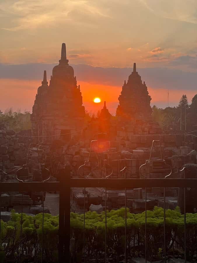 Yogyakarta: Borobudur ClimbUp, Prambanan tour &entry ticket - How this Borobudur and Prambanan tour saves you real time
