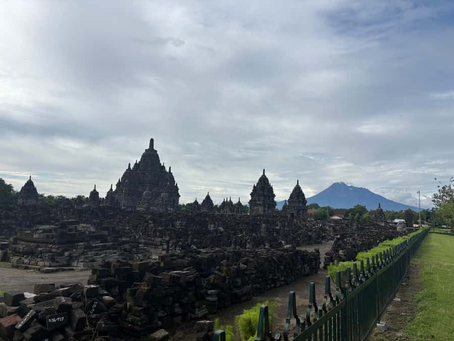 Yogyakarta: Borobudur ClimbUp, Prambanan tour &entry ticket - Prambanan second stop: switching from Buddhist stone to Hindu temple scale