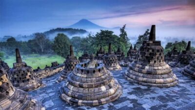 Yogyakarta: Borobudur Half-Day Tour with Climb up Access - Borobudur Guided Visit: Seeing Reliefs Like a Story, Not Wall Art