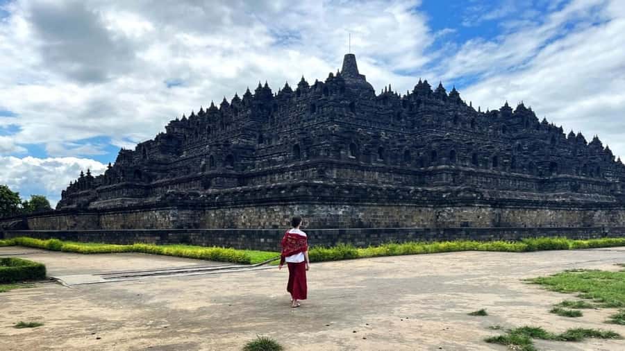Yogyakarta: Borobudur Half-Day Tour with Climb up Access - Small Details That Make a Big Difference Inside the Temple