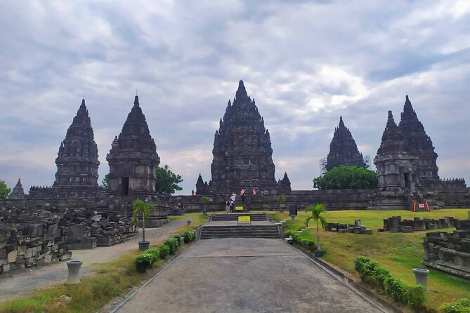 Yogyakarta Borobudur sunrise Guarantee Climb up and Prambanan - Guides and drivers: why the human touch changes the temple day