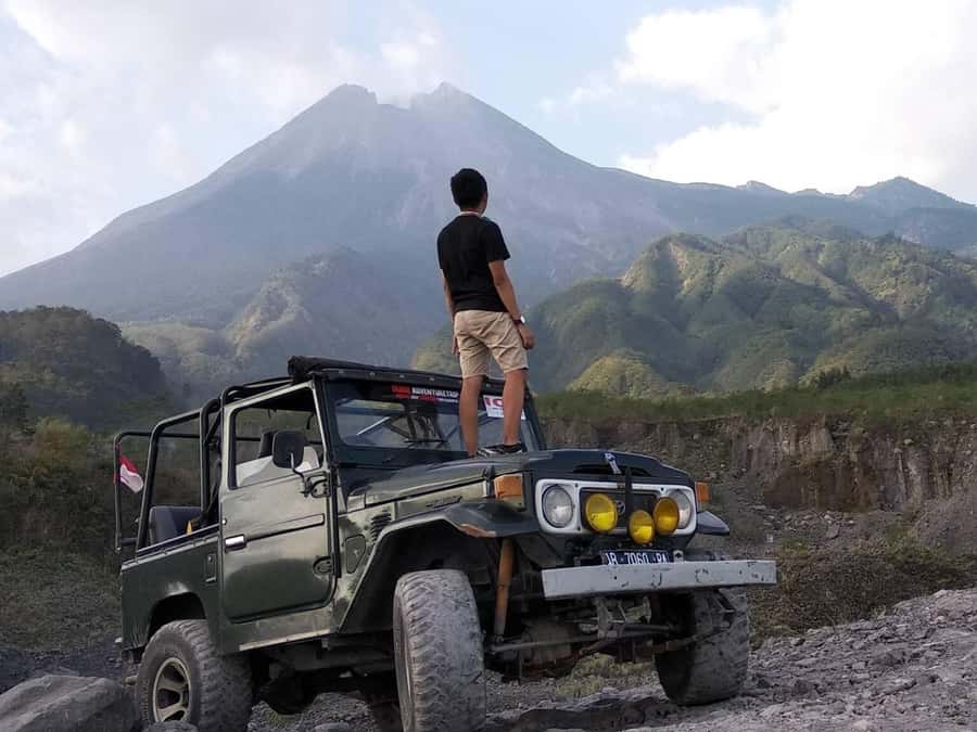 yogyakarta: Borobudur sunrise, Merapi volcano & Prambanan - Guide quality and small-group pacing: why the day feels manageable
