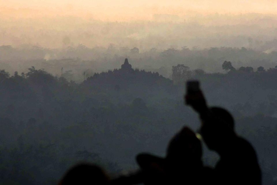 yogyakarta: Borobudur sunrise, Merapi volcano & Prambanan - What to bring (so you don’t lose your day to discomfort)