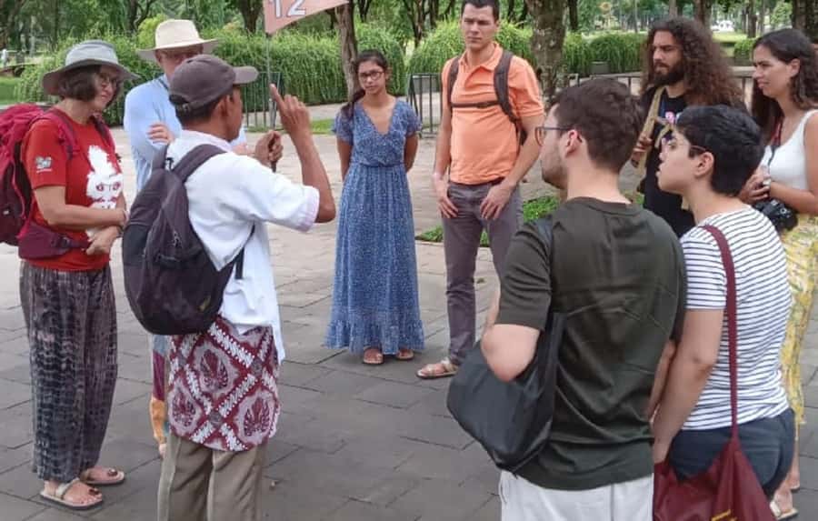 Yogyakarta: Borobudur Sunrise & Prambanan ClimbUp Guarantee - Transport, private groups, and how drivers affect your day