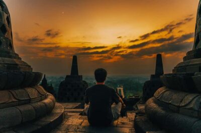 Yogyakarta: Borobudur Sunrise & Prambanan with Temples climb - Climbing Borobudur: the real work (and the real reward)