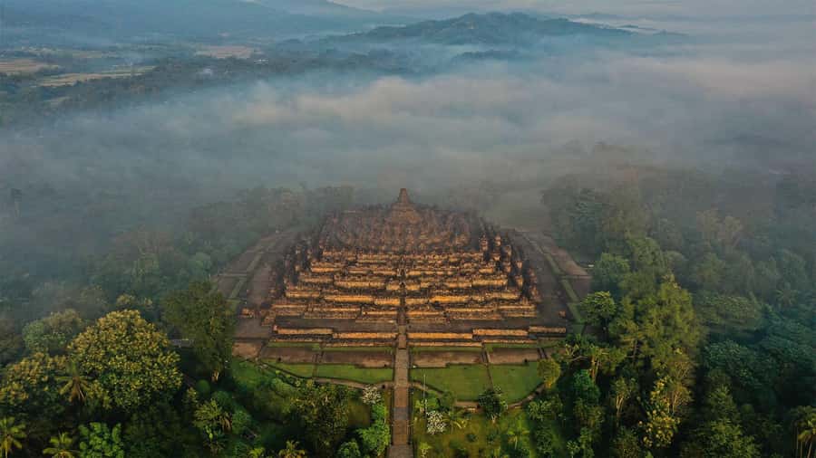 Yogyakarta: Borobudur sunrise(guarantee climb up)& Prambanan - A long day, but smartly packed: Borobudur + Prambanan in 10–11 hours