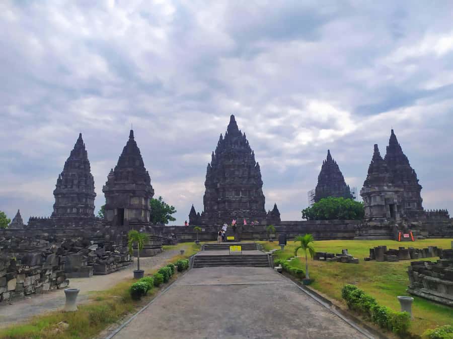 Yogyakarta: Borobudur sunrise(guarantee climb up)& Prambanan - Prambanan Temple: highest Hindu temple in Indonesia, and why that detail matters
