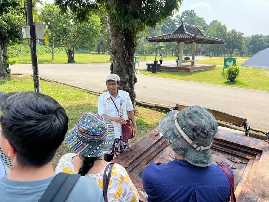 Yogyakarta: Borobudur sunset(guarantee climb up) & Prambanan - The guide factor: Bagus, Lingga, Aditya, Adit, Ujeee make it a day, not a route