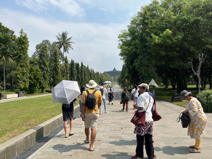 Yogyakarta: Borobudur sunset(guarantee climb up) & Prambanan - Packing and comfort tips for a hot, stair-heavy day