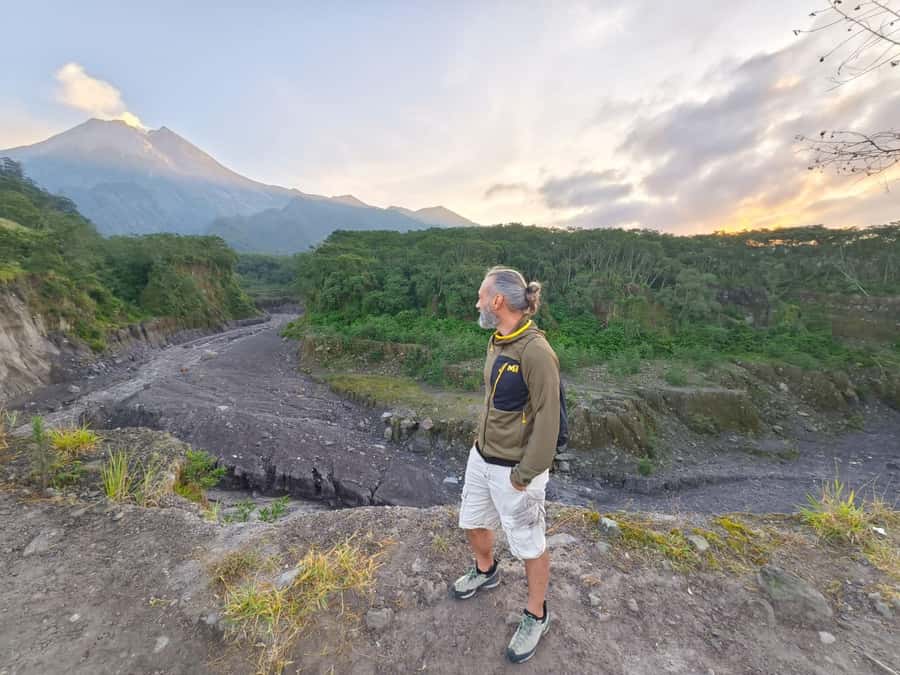 Yogyakarta : Borobudur(climb up temple) & sunrise mt merapi - Yogyakarta pickup to Merapi: why the early timing matters