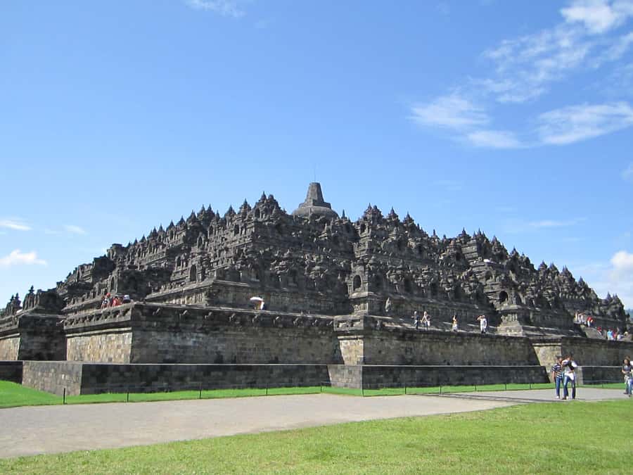 Yogyakarta : Borobudur(climb up temple) & sunrise mt merapi - Borobudur: guided climb and the story hidden in 504 Buddhas